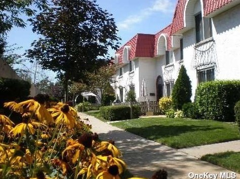 106 Alhambra Dr, Rockville Centre NY  11572-5403 exterior