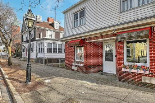 546 Main St, Warren RI  02885-4368 exterior