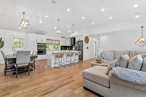 66 Todd Dr, North Haven CT  06473-1038 exterior