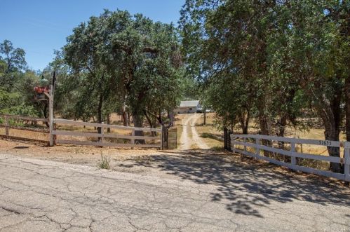 51655 Wildmint Ln, Orange Cove CA  93675-9693 exterior