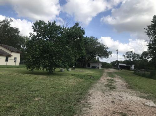 3002 Lone Tree Rd, Victoria TX  77901-7697 exterior