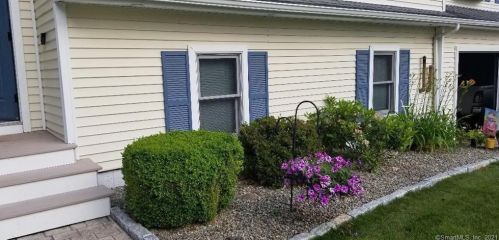 23 Honeycomb Ln, North Haven CT  06473-1005 exterior