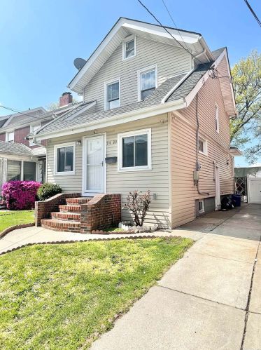 94-20 95th St, Jamaica, NY 11416-2215