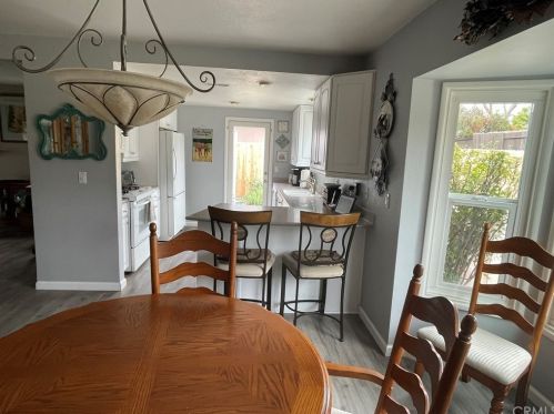 869 14th St, Upland, CA 91786-2716