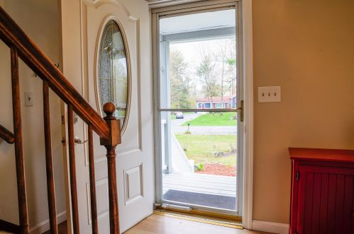 24 Severance Dr, Londonderry NH  03053-3118 exterior