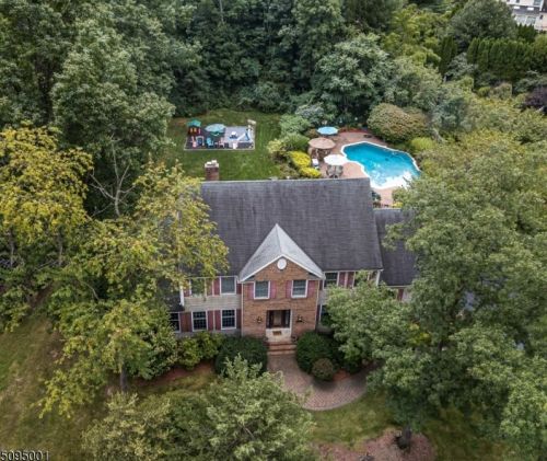 17 Jardine Ln, Lincoln Park, NJ 07035-1520