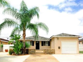 211 Oak Pl, Brea, CA 92821-5023