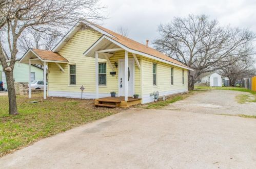 2569 High Crst Ave, Fort Worth TX 76111-1800 exterior