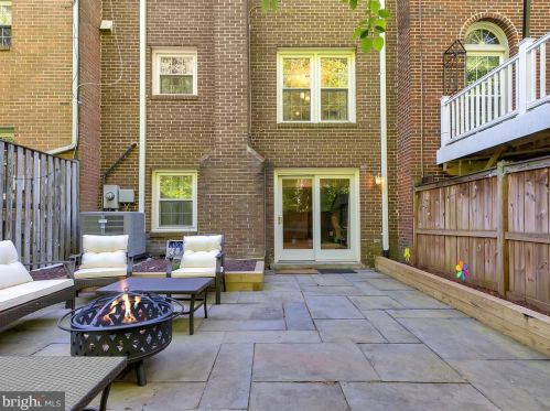 8066 Sleepy View Ln, Springfield, VA 22153-2920
