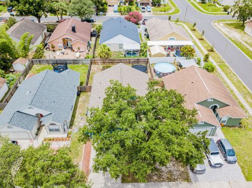 2772 Delcrest Dr, Orlando FL  32817-2668 exterior