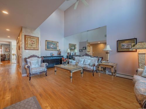 9 Old Broadway, New Hyde Park NY  11040-5012 exterior