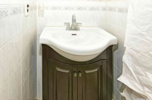 43 Julie Cres, Central Islip NY  11722-4907 exterior