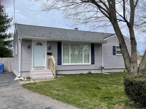 12 Traders Ct, Norwich, CT 06360-7018