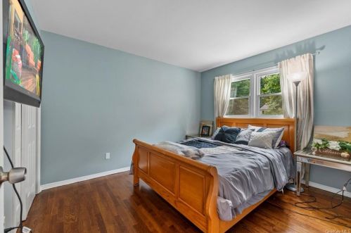 21 Yorkshire Dr, Airmont NY  10901-7217 exterior