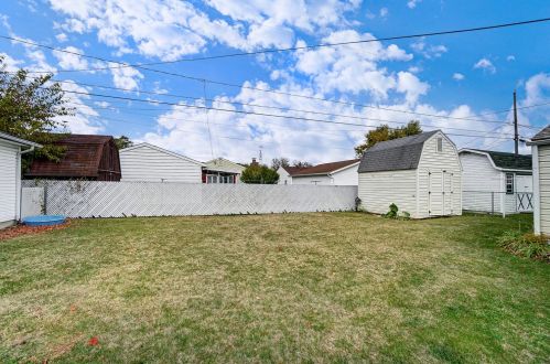 914 Barker Dr, Springfield OH 45505-2712 exterior