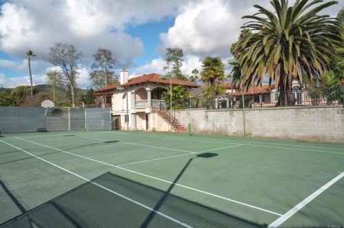 1129 Sugarbush Dr, Vista CA  92084-6605 exterior