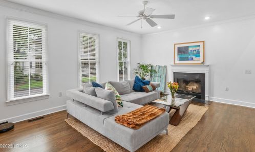 121 Bartram Dr, Beaufort SC  29902-5700 exterior