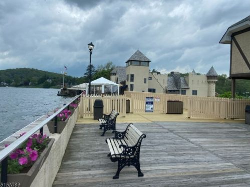 16 Maple Pkwy, Sparta NJ  07871-2011 exterior