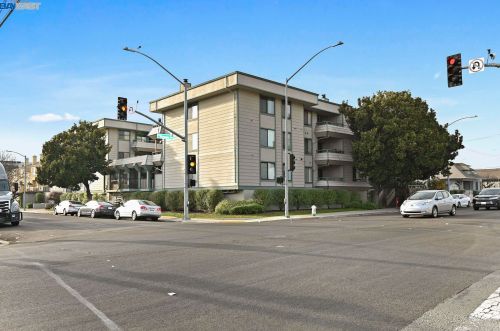 2077 Washington Ave, San Leandro CA  94577-5866 exterior