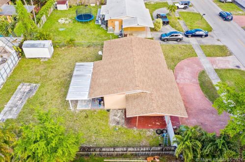 1315 76th St, Hialeah FL  33014-3424 exterior