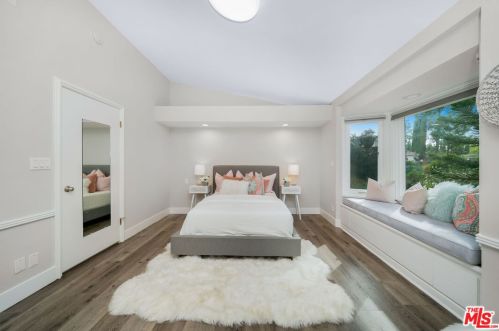 22733 De Kalb Dr, Calabasas CA  91302-4805 exterior