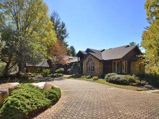 3071 Little River Rd, Hendersonville, NC 28739-8316