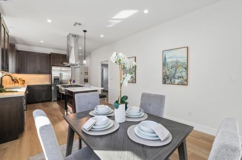 841 58th St, Oakland CA  94608-1403 exterior