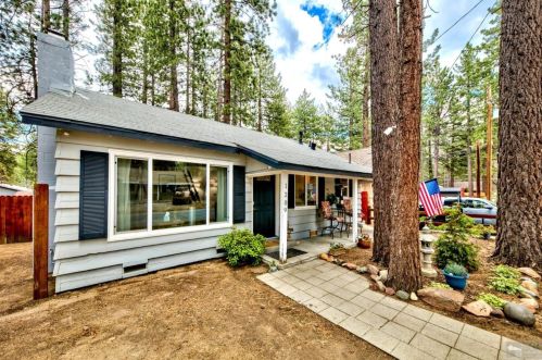 1209 Reno Ave, South Lake Tahoe CA  96150-3027 exterior