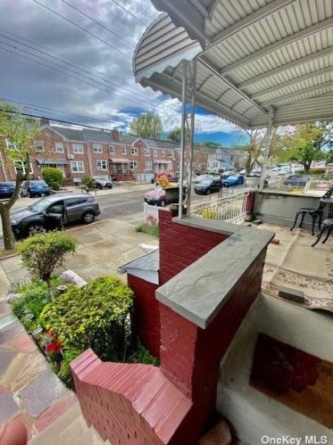 89-49 220th St, Jamaica, NY 11427-2505