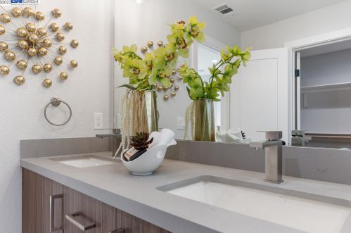 7298 Tamarack Dr, Pleasanton CA  94568-1749 exterior