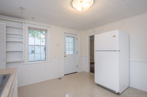 1045 Farmington Ave, Hartford CT  06107-2110 exterior