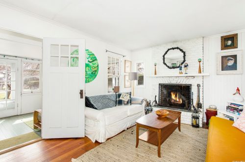 5875 Peconic Bay Blvd, Laurel, NY 11948-1933