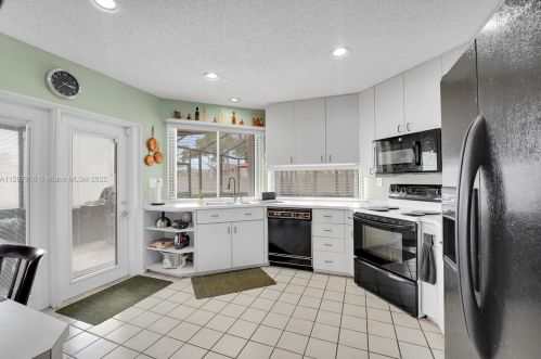 18126 61st Pl, Hialeah FL  33015-5601 exterior