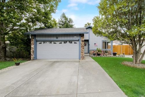 2414 Copperfield Dr, Santa Rosa, CA 95401-9106