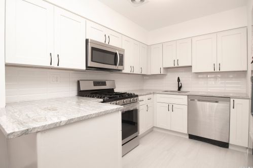 2151 Mapes Ave, Bronx, NY 10460-1255