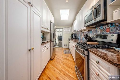 397 Pleasant Ave, N Milford NJ  07646-1222 exterior