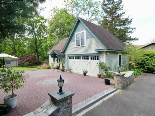 310 Main St, Wallingford CT  06492-2232 exterior