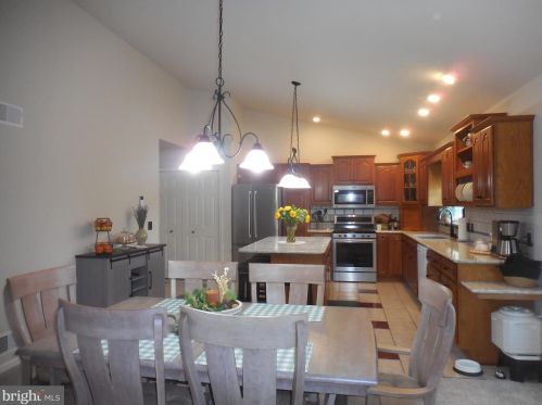 1114 Hunters Chase Ln, Lebanon PA  17046-1575 exterior