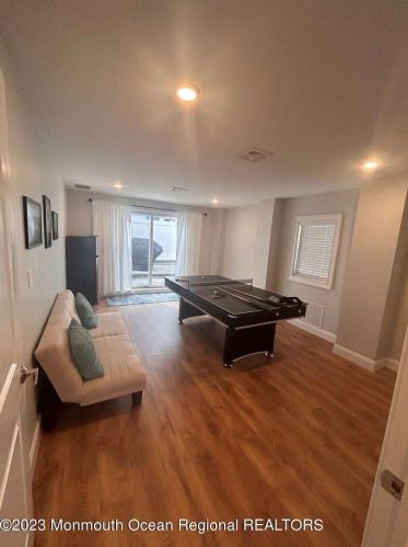 5 Fort Ave, Pelican Island NJ  08751-1512 exterior