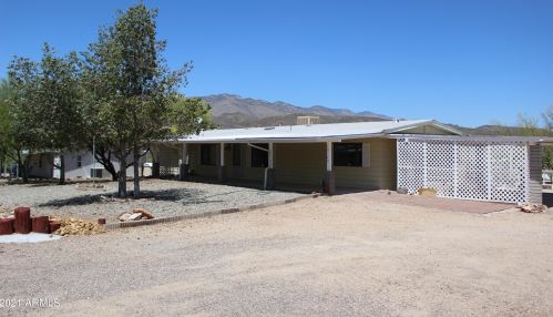 19140 Mesquite Dr, Black Canyon City, AZ 85324-8768