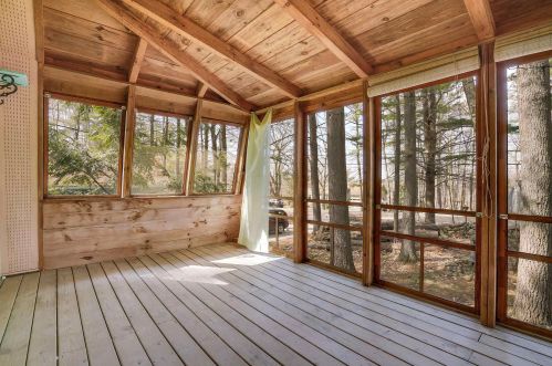 11 Stonewall Rd, Alton NH  03809-5149 exterior