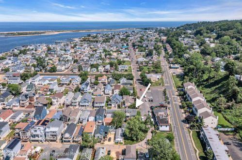 50 Ocean Ave, Monmouth Hills NJ  07732-1410 exterior