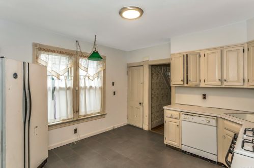 64 Driscoll Ave, Rockville Centre NY  11570-6006 exterior