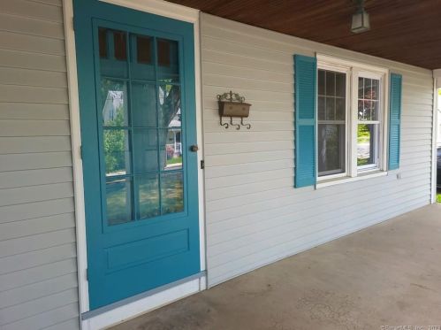 49 Norman St, Manchester CT  06040-6113 exterior