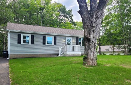 429 Main St, Danville NH  03819-3135 exterior