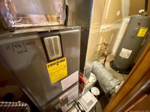 7 Macintosh Ln, Ansonia CT  06401-3340 exterior