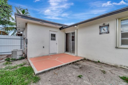 5292 Cannon Way, West Palm Beach FL  33415-3700 exterior