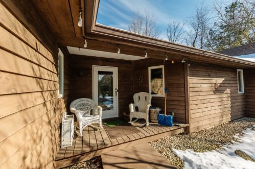 8801 Hart Dr, Waterford WI  53185-1364 exterior