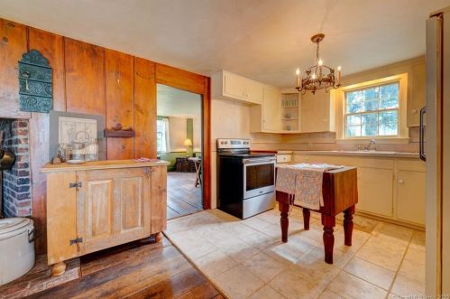 35 Smith St, Middletown CT  06457-1740 exterior