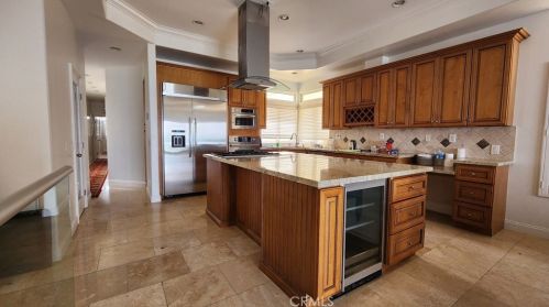 2212 Pacific Coast Hwy, Huntington Beach CA  92648-3958 exterior